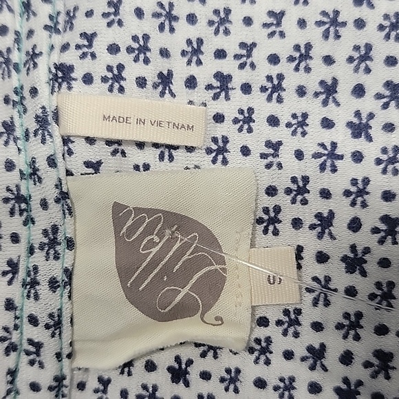 Anthropologie Lilka Size S, White with Navy Blue Motif Pattern Top NEW w/ Tags! - Picture 9 of 12